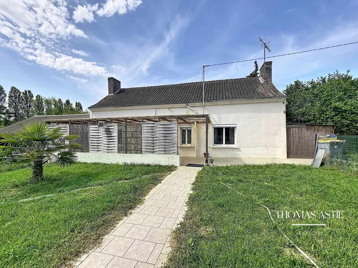Maison 5 pièces, 101 m² à Noyant-Villages, photo 1 sur 17
