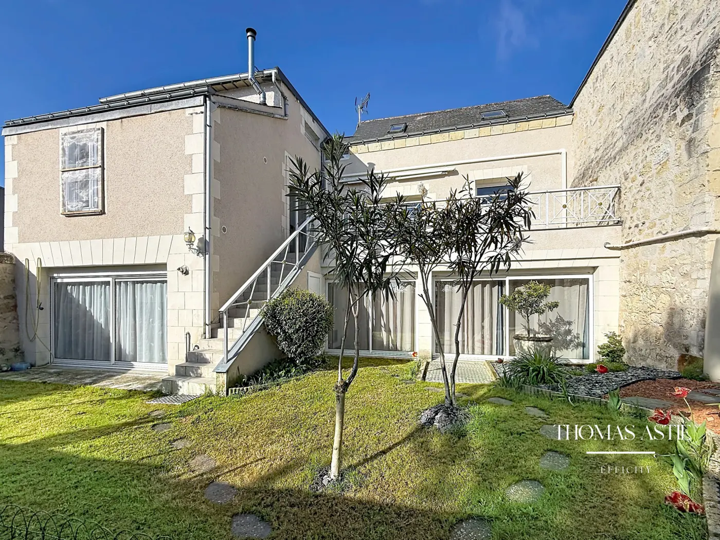 Maison 8 pièces, 197 m² à Saumur, photo 1 sur 16