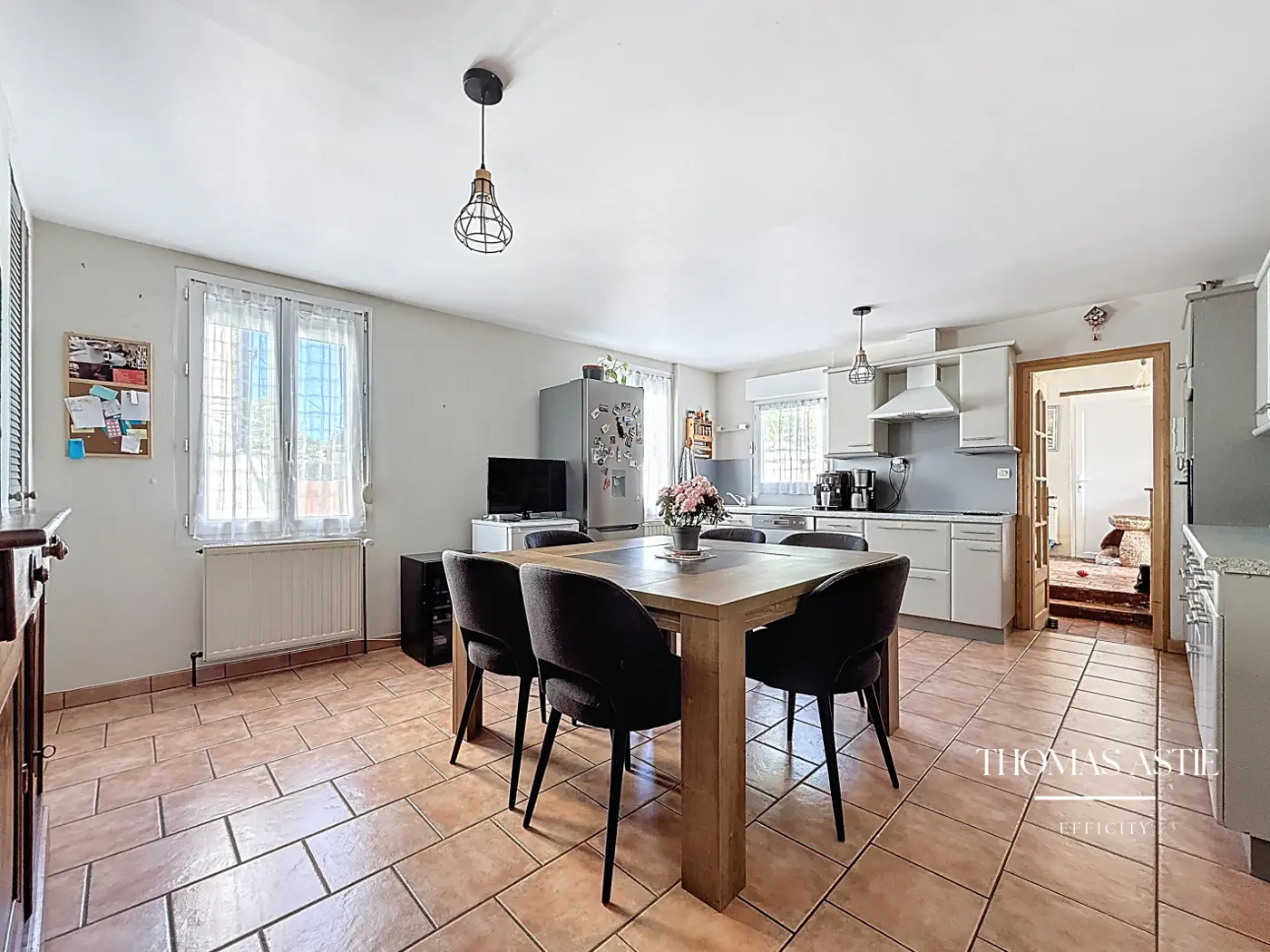Maison 8 pièces, 197 m² à Saumur, photo 2 sur 16