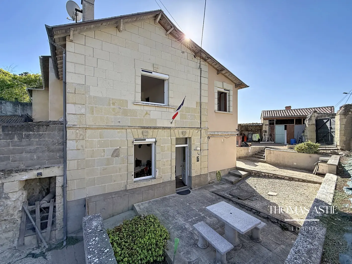 Maison 3 pièces, 60 m² à Saint-Léger-de-Montbrillais, photo 1 sur 11