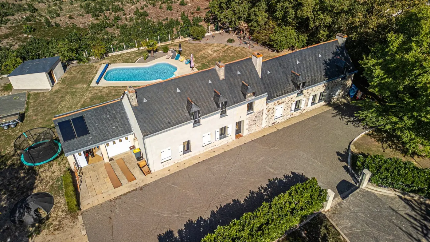 Maison 8 pièces, 226 m² à Verrie, photo 3 sur 20